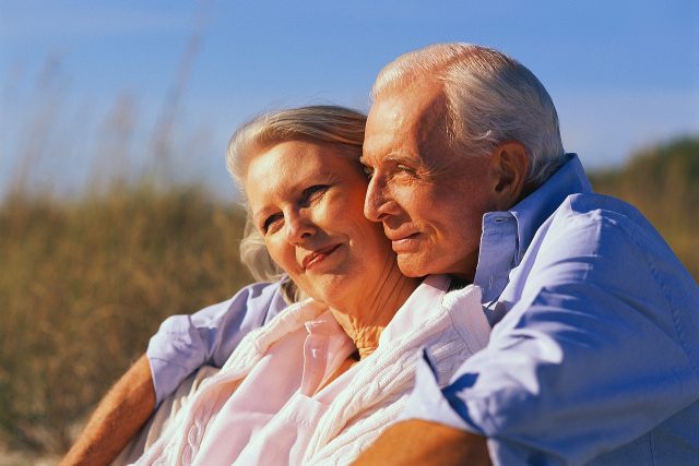 old-couple-at-beach