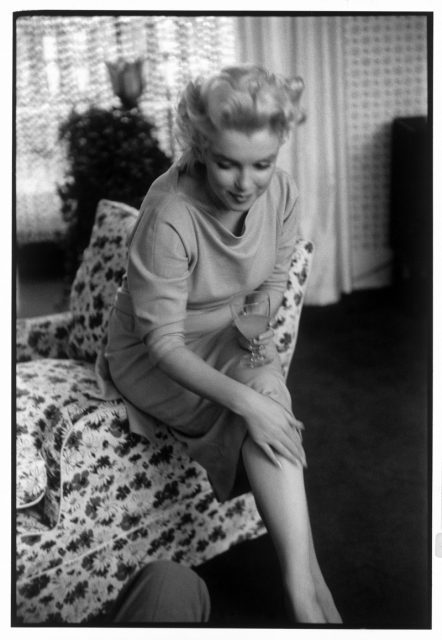 marilynmonroe-hotelroomnycphotoshoot-1-mar-1955-03