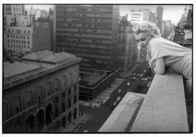 marilynmonroe-hotelroomnycphotoshoot-1-mar-1955-08-1